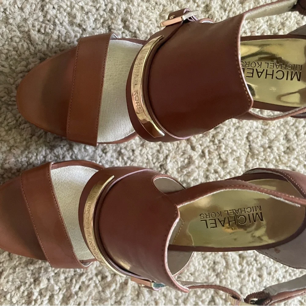 🎉Host Pick🎉 Michael Kors caramel Strappy Sandals with Gold Accents - Picture 3 of 5